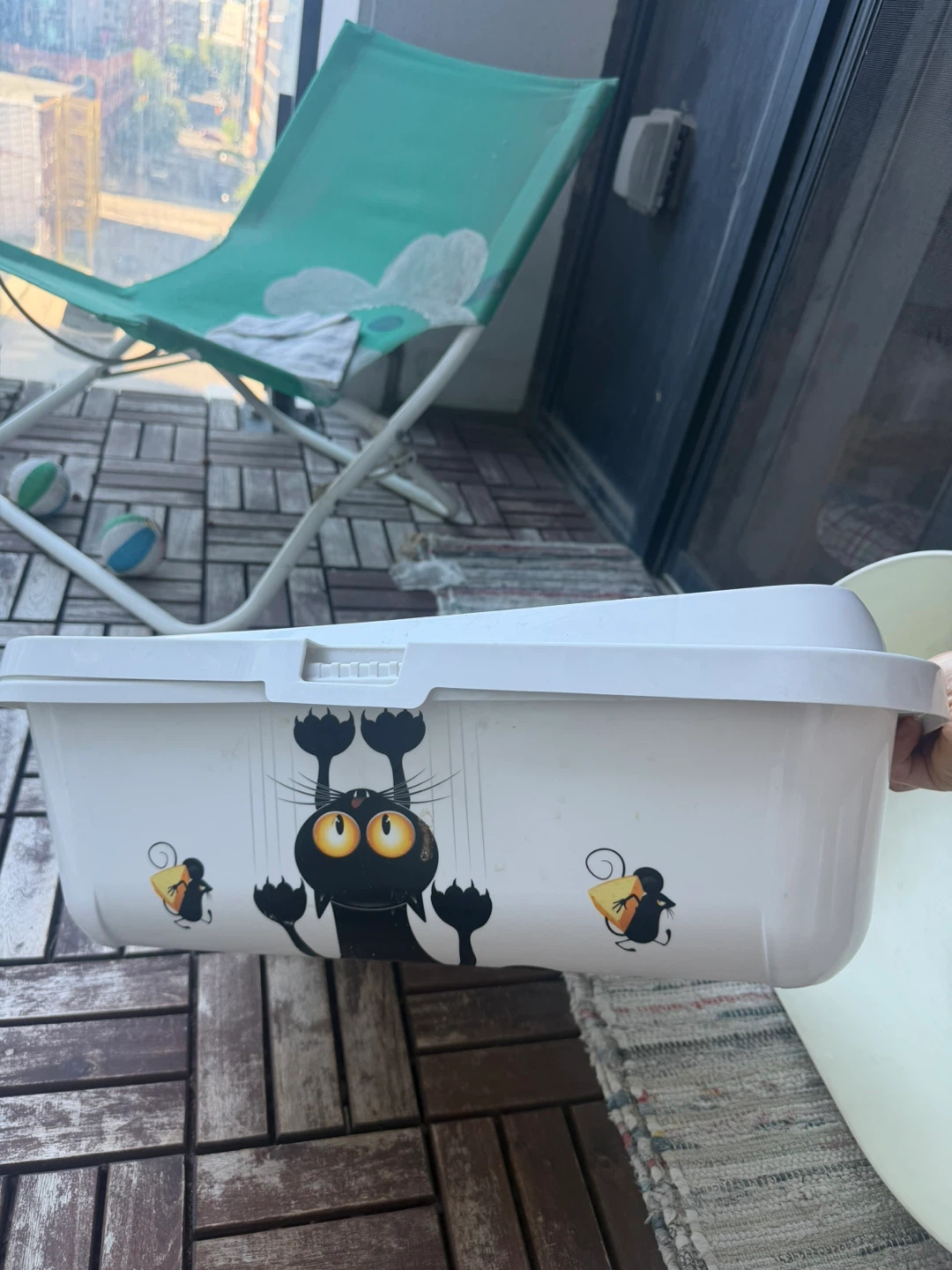 White Plastic litterbxo with Cat & Mouse Design