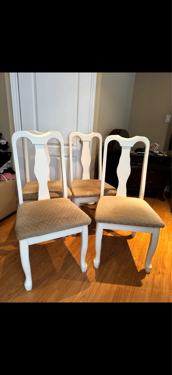 Set of 4 White Dining Chairs with Patterned Upholstery