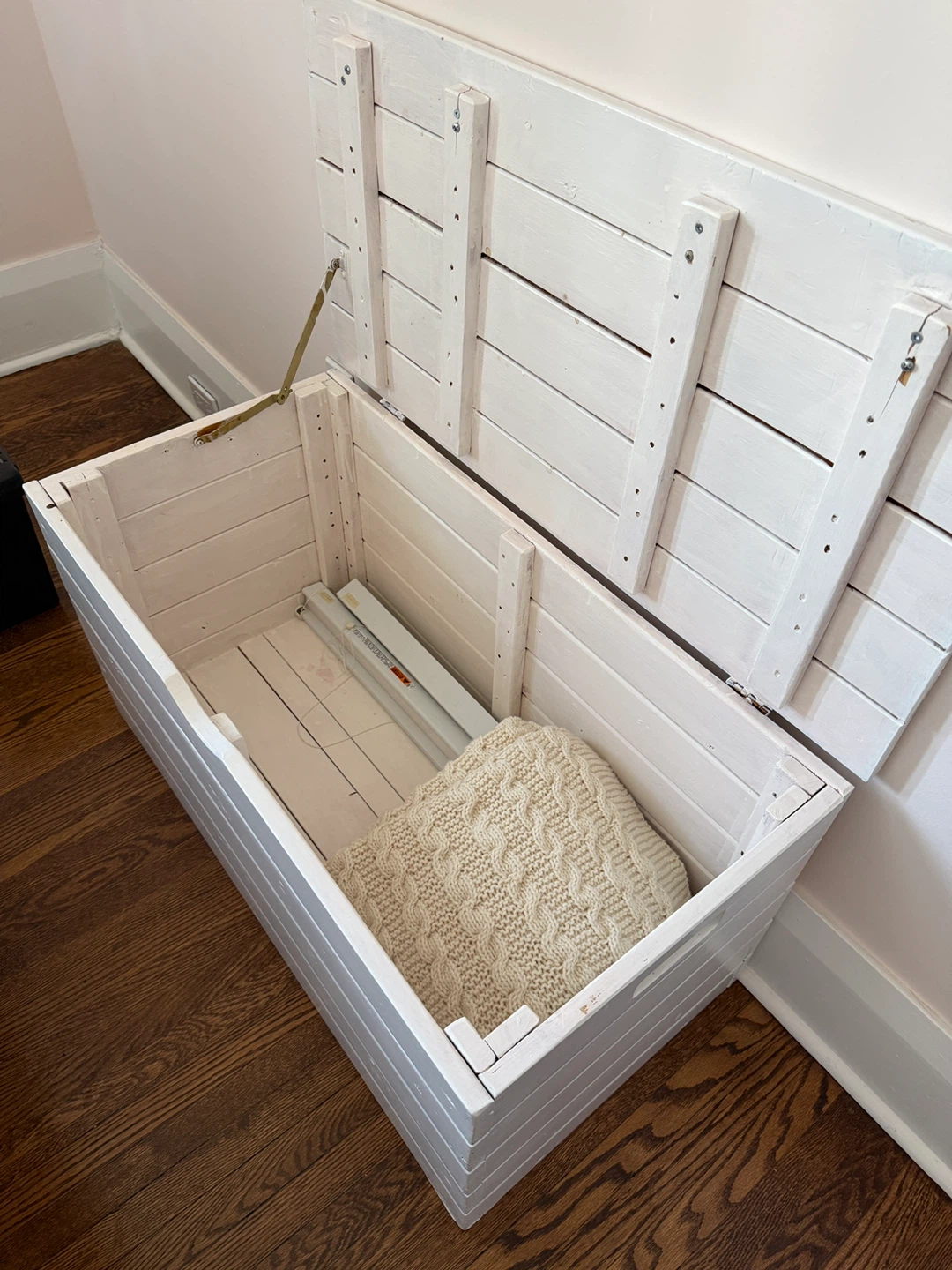 White Wooden Storage Chest Trunk - photo 3
