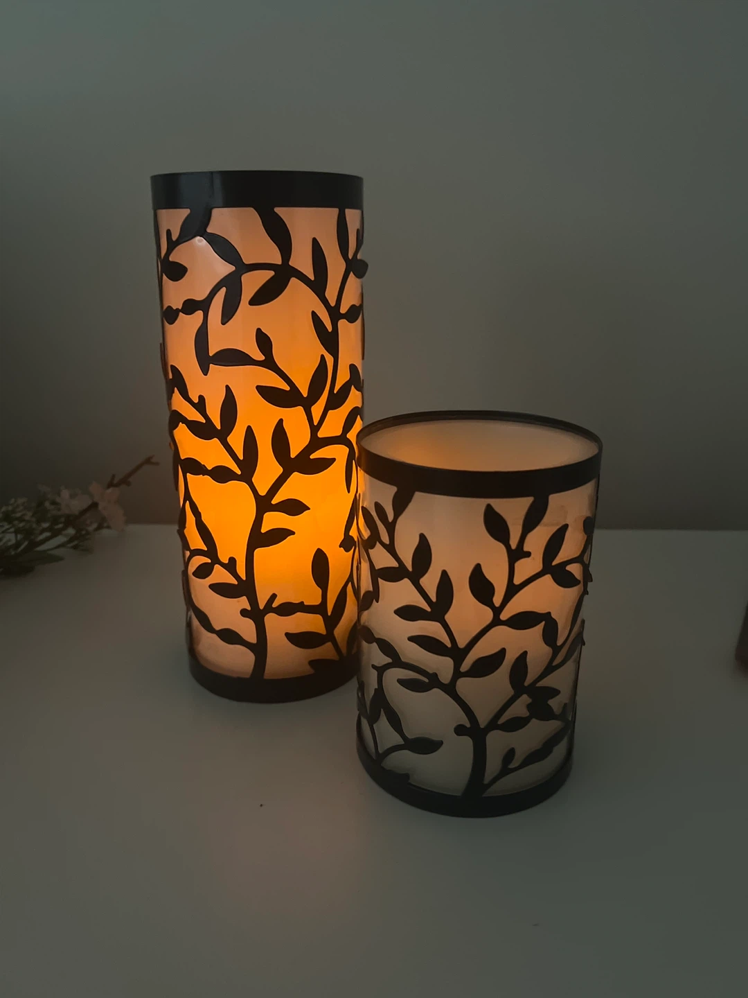 Set of 2 Flameless LED Candles with Leaf Design