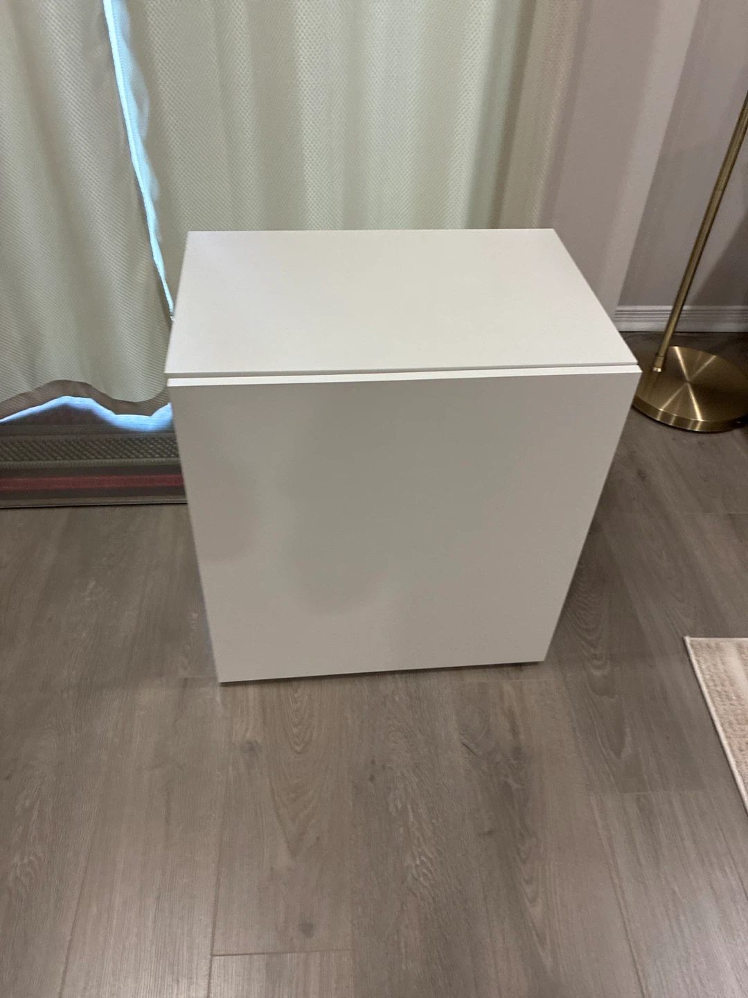 White cabinet with door - photo 2