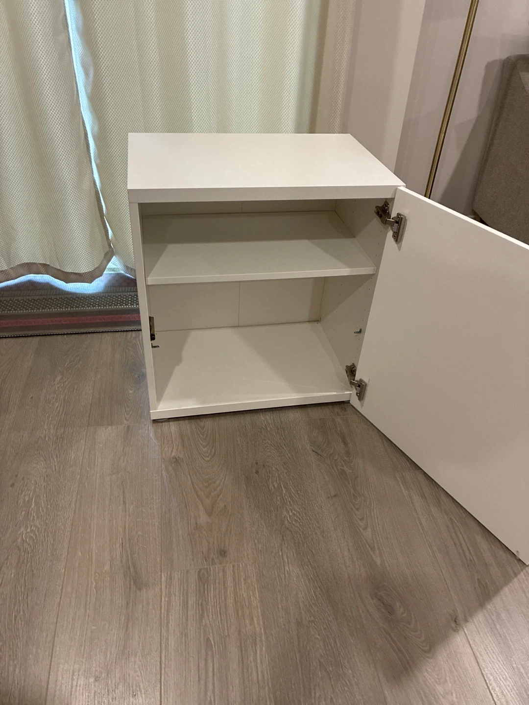 White cabinet with door - photo 3