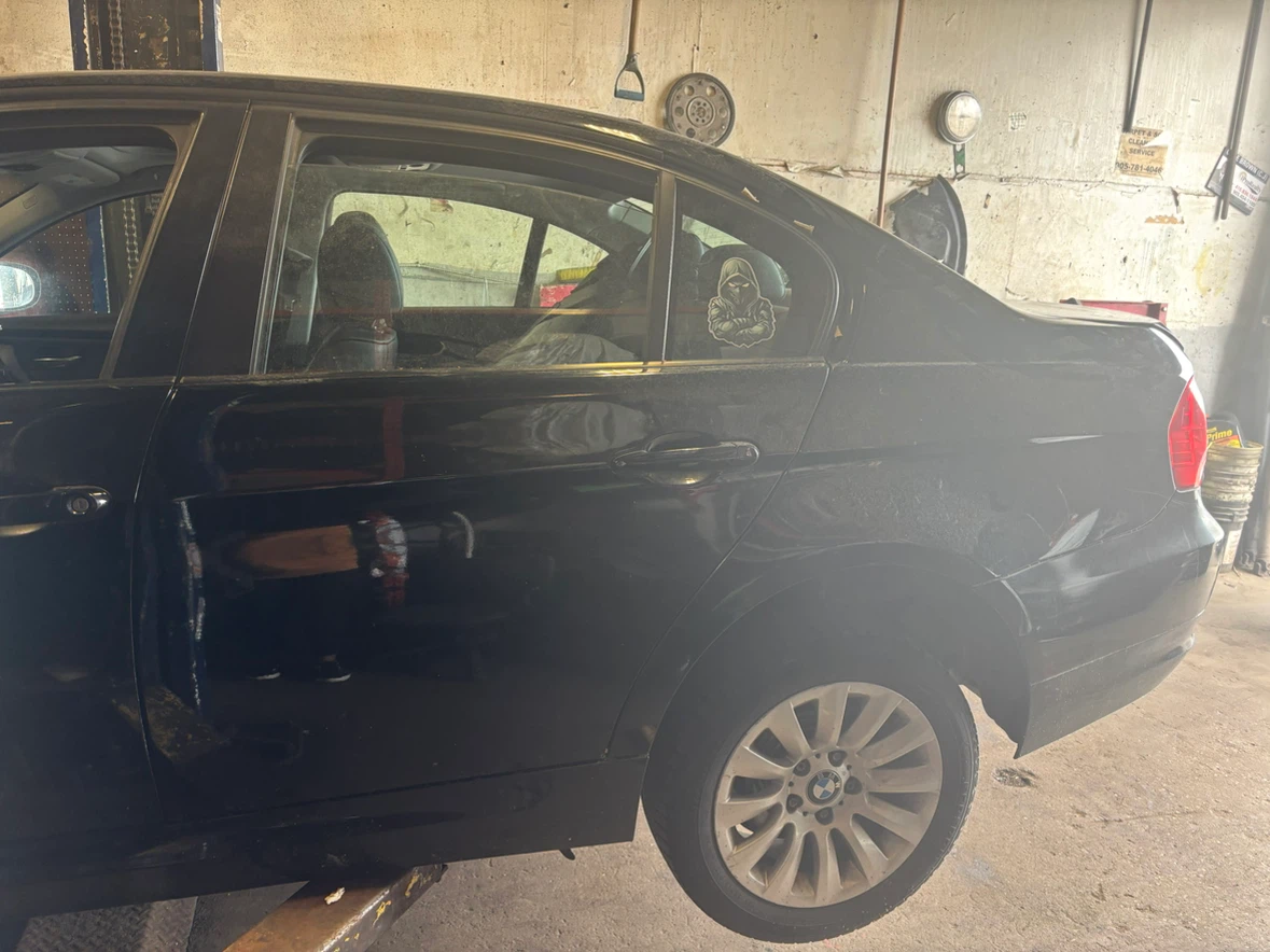 2011 BMW 323i car parts - photo 3