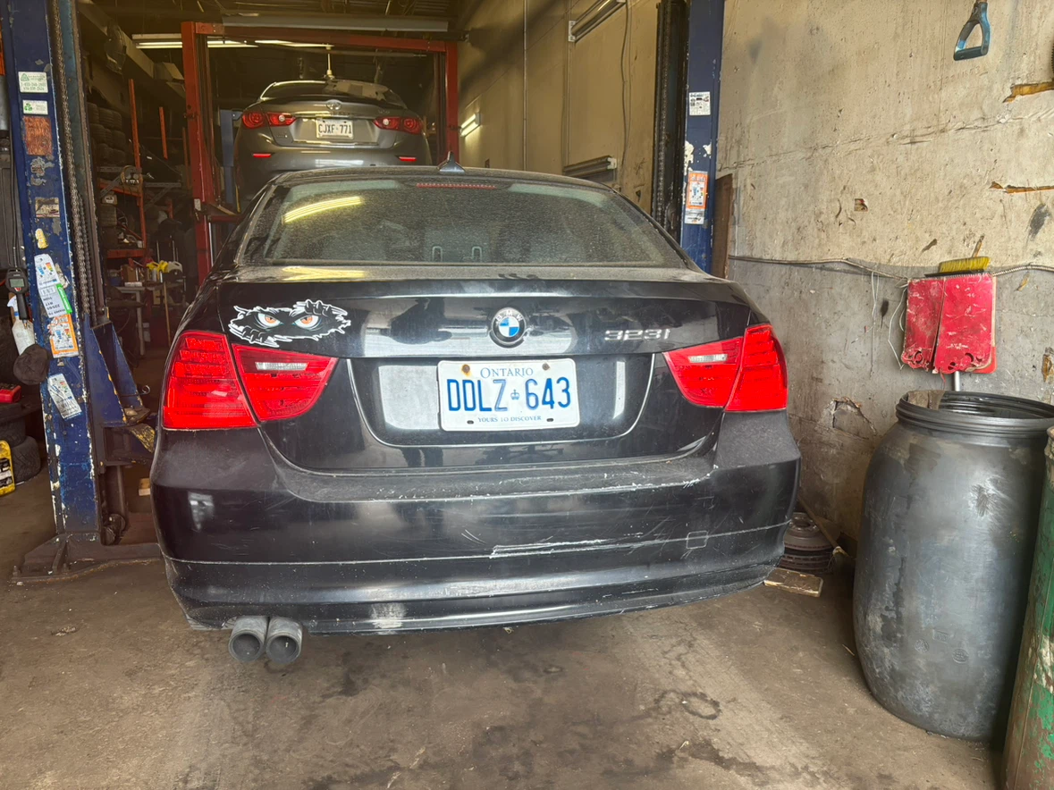 2011 BMW 323i car parts - photo 4