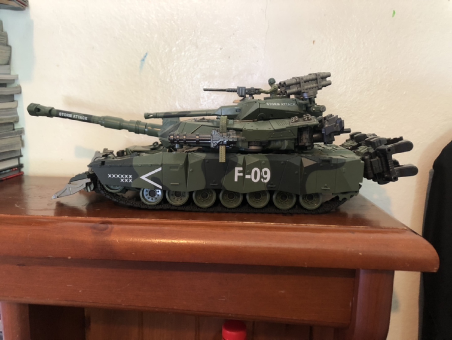 Transformers brawl Wei juang Storm Attack F-09 Toy Tank