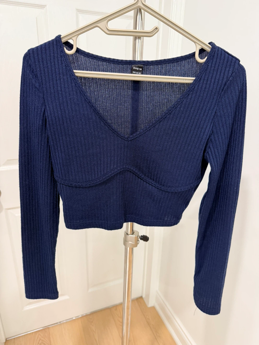 SHEIN Navy Blue Ribbed V-Neck Long Sleeve Crop Top - photo 2
