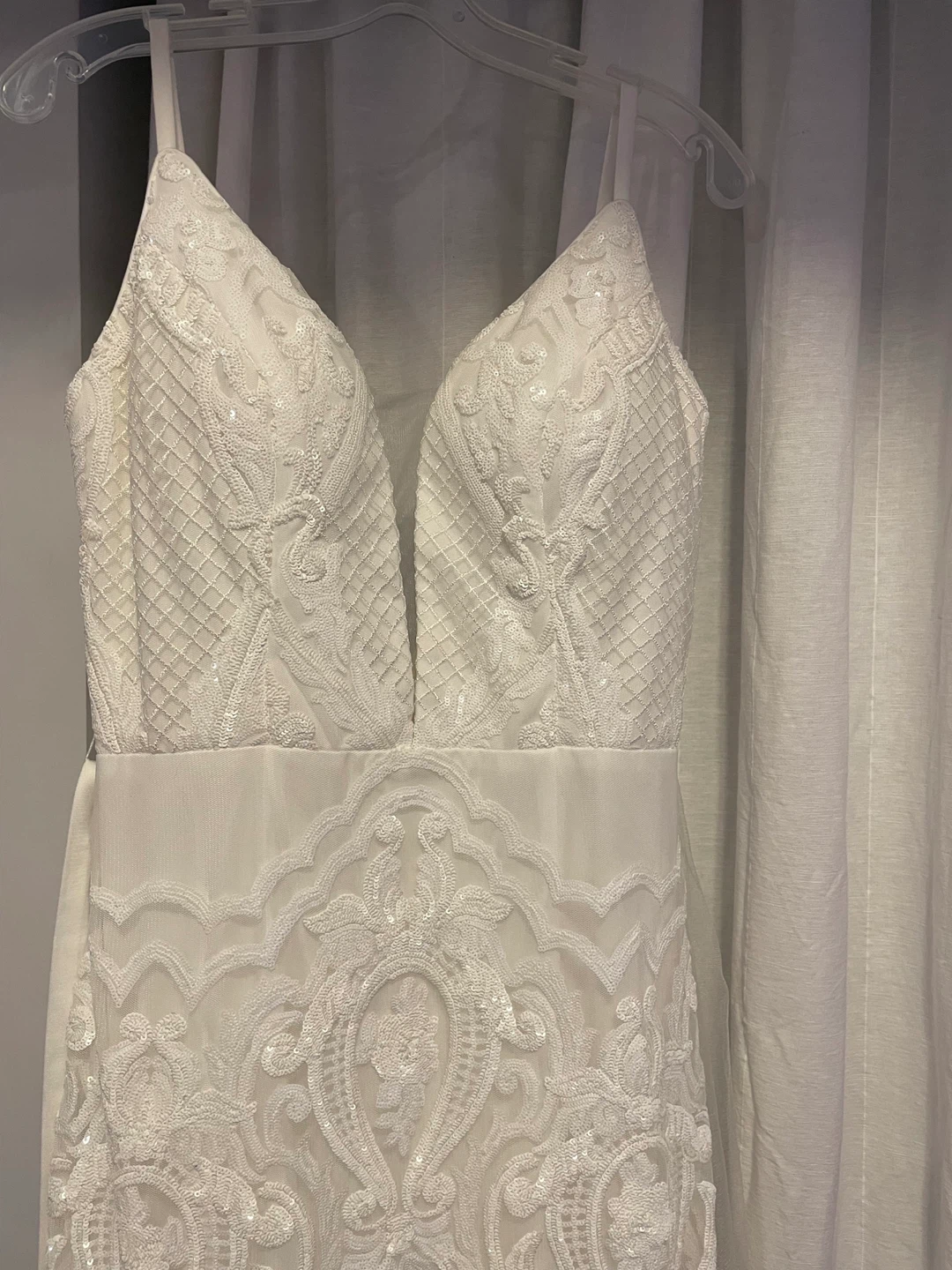 White sequined mermaid wedding dress with cape - photo 3