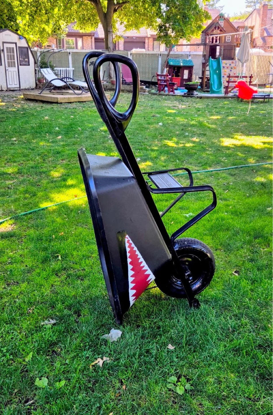 Large Wheelbarrow - photo 3