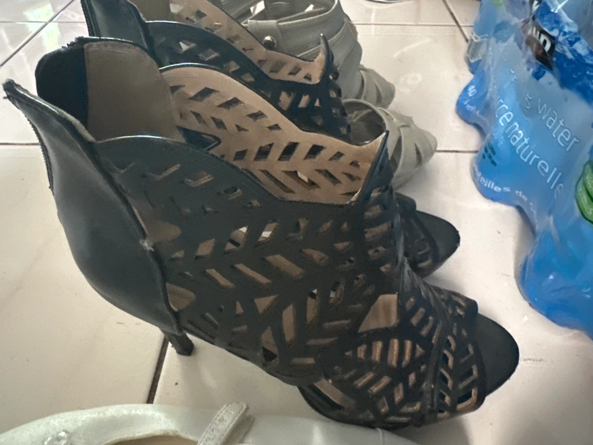 Women's Black Cut-out Heeled Booties - photo 2
