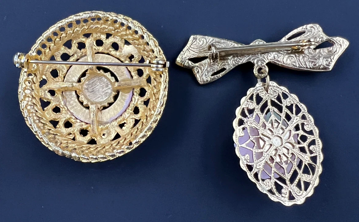 Vintage Victorian-Revival Gold Tone Brooch Lot - photo 5