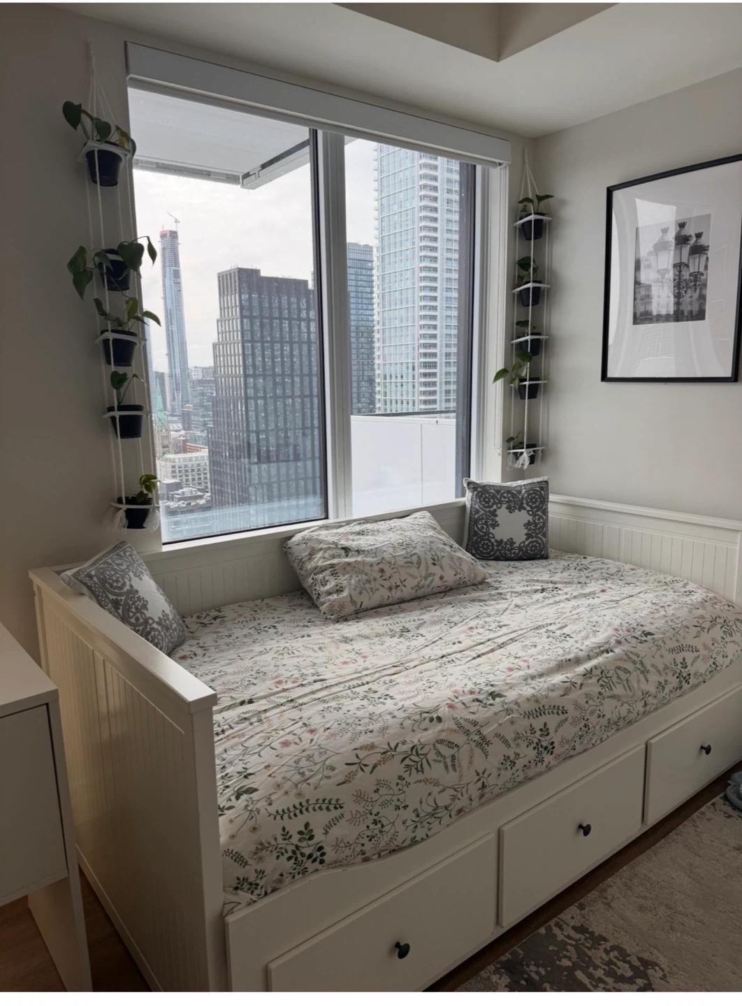 White Daybed with Storage Drawers