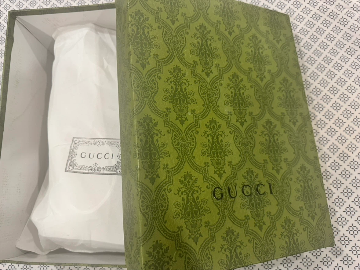 White Gucci Marmont Matelassé Shoulder Bag - photo 2