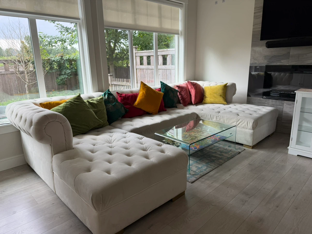 Luxury Cream Tufted Sectional Sofa – Excellent Condition - photo 4