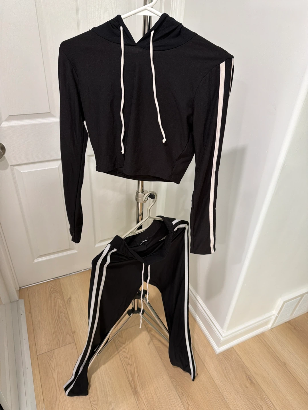 Black Tracksuit Set - Cropped Hoodie & Joggers