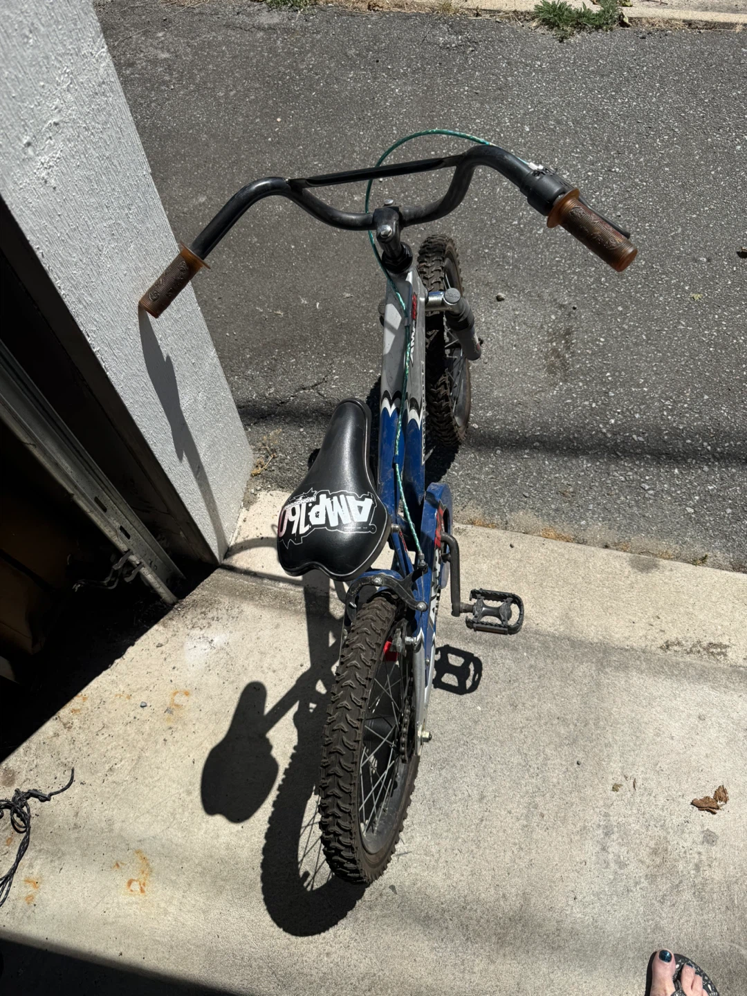 Mongoose AMP160 Kids Bike - photo 2