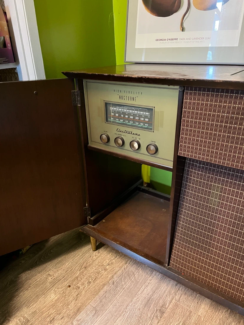 Vintage Radio/Record Player Console / Storage Cabinet - photo 4