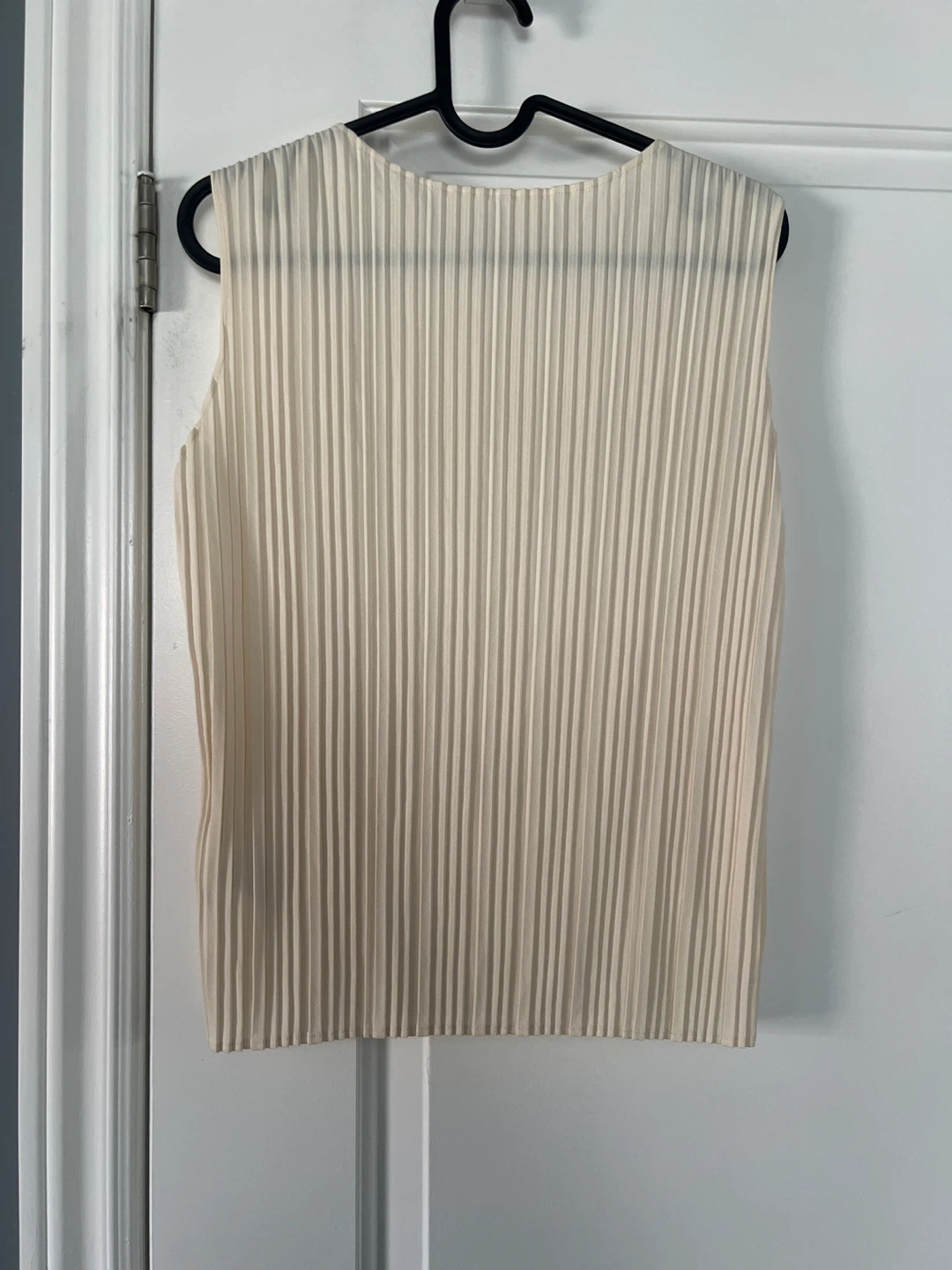 Uniqlo Pleated Sleeveless Top - photo 2