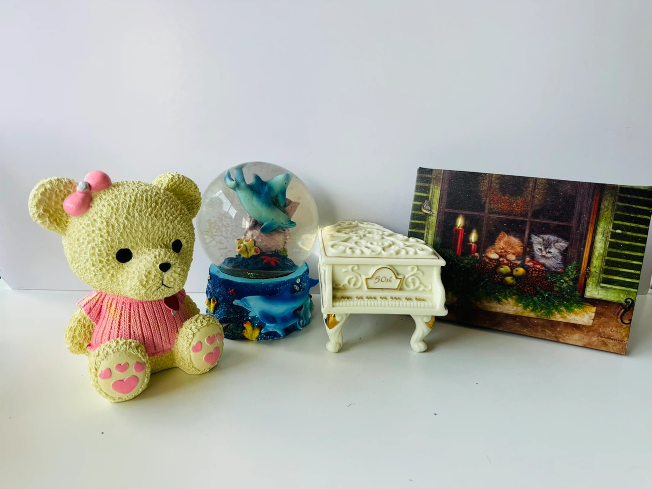 Mixed lot of decorative figurines