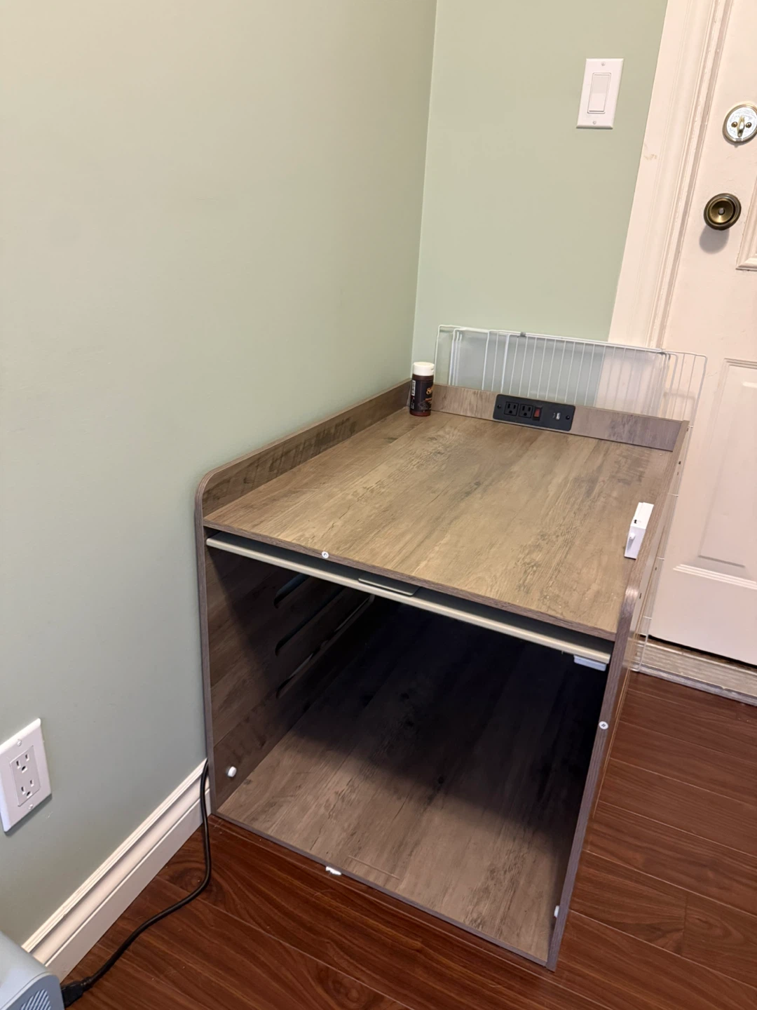 Wood Grain pet crate with Power Strip