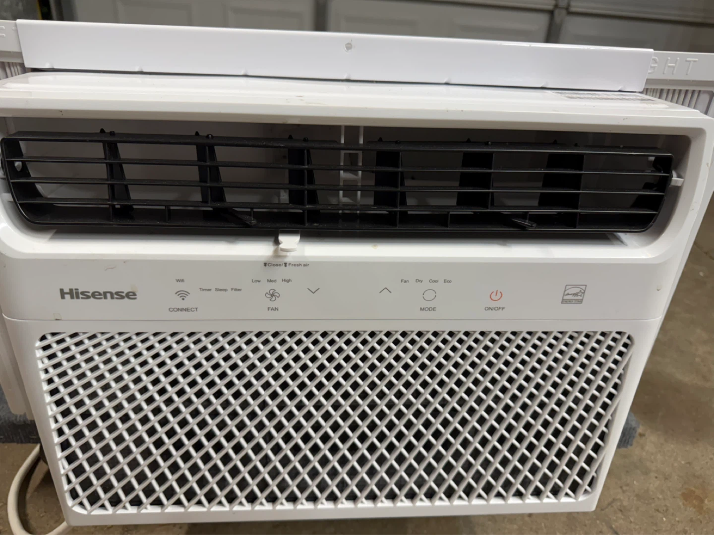 Air Conditioner 12000 BTUS. Wi/FI compatible. $225.00 or best - photo 2