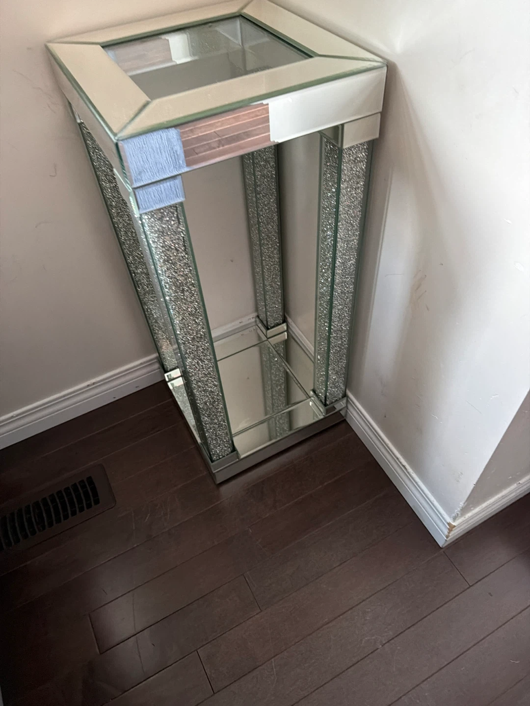 Crushed Diamond Mirrored Accent Table