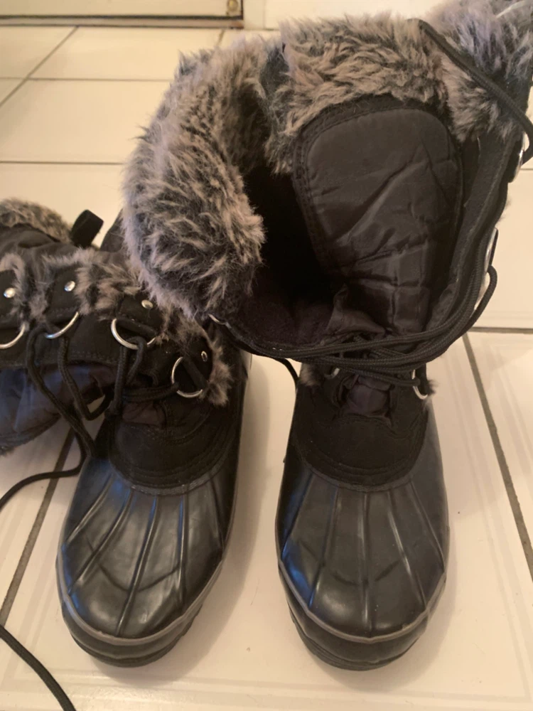 Khombu Black Faux Fur Lined Snow Boots