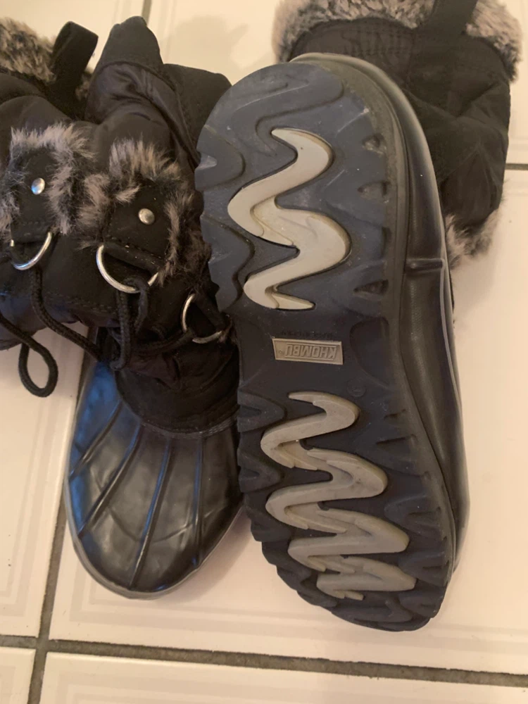 Khombu Black Faux Fur Lined Snow Boots - photo 2