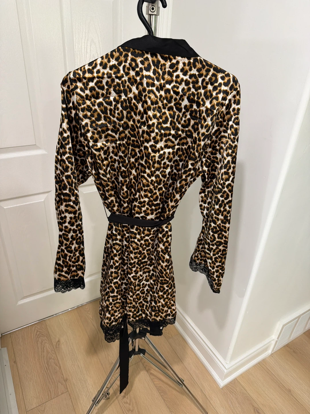 Leopard Print Robe with Lace Trim - photo 2