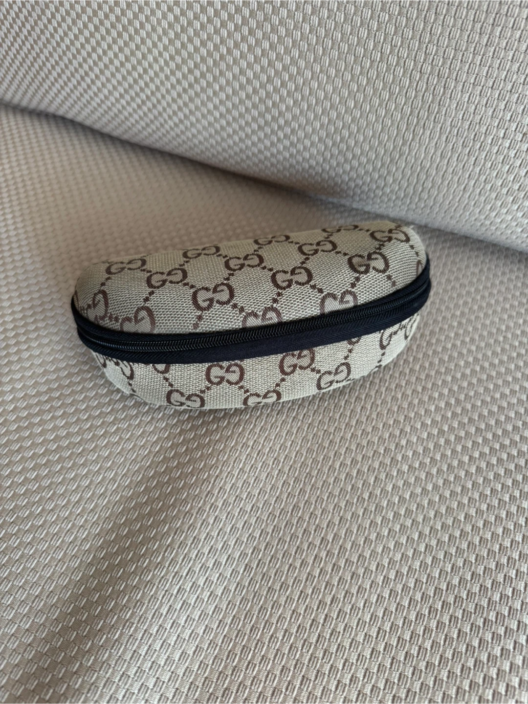 Gucci  Sunglasses Case with zipper closure