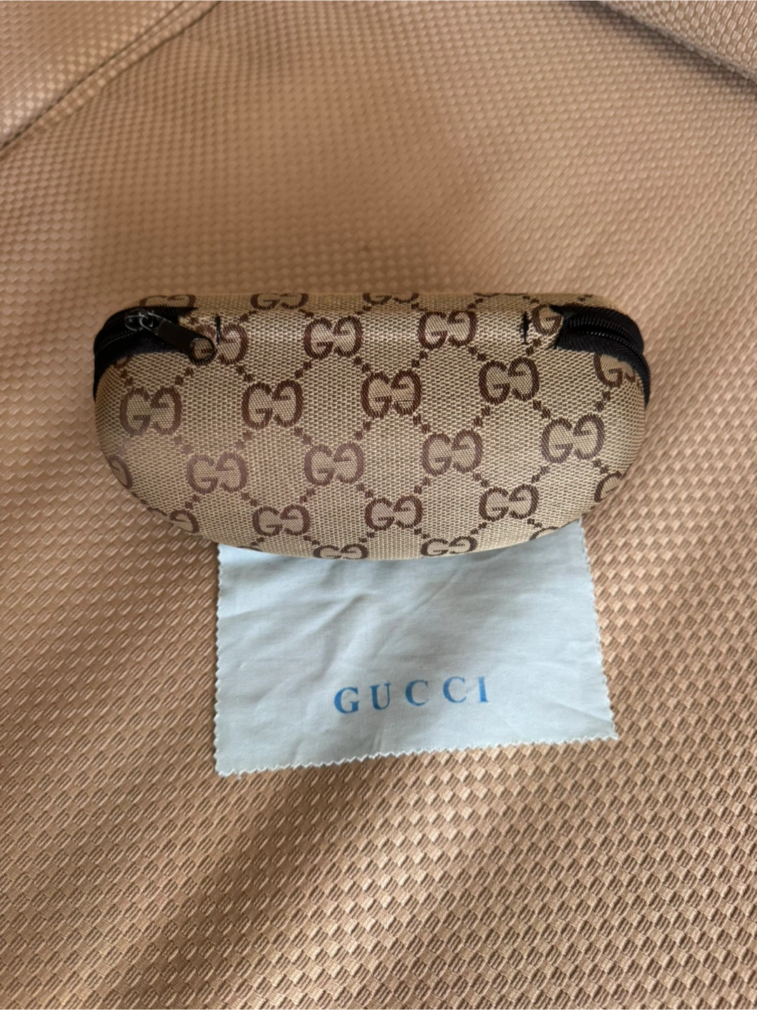 Gucci  Sunglasses Case with zipper closure - photo 2