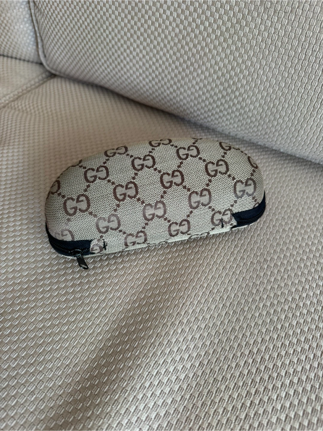 Gucci  Sunglasses Case with zipper closure - photo 3
