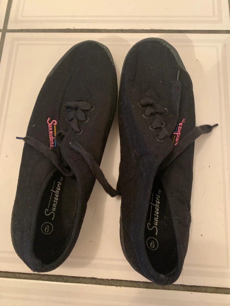 Sunseekers Black Canvas Sneakers Size 9.5