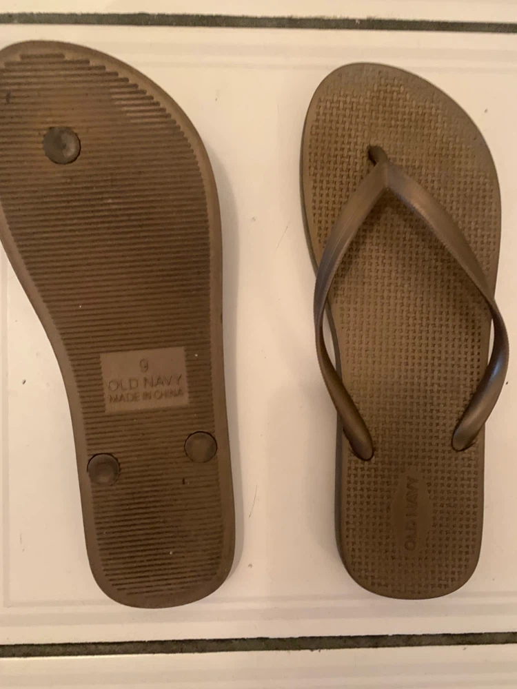 Old Navy Flip Flops - Size 9 - photo 2