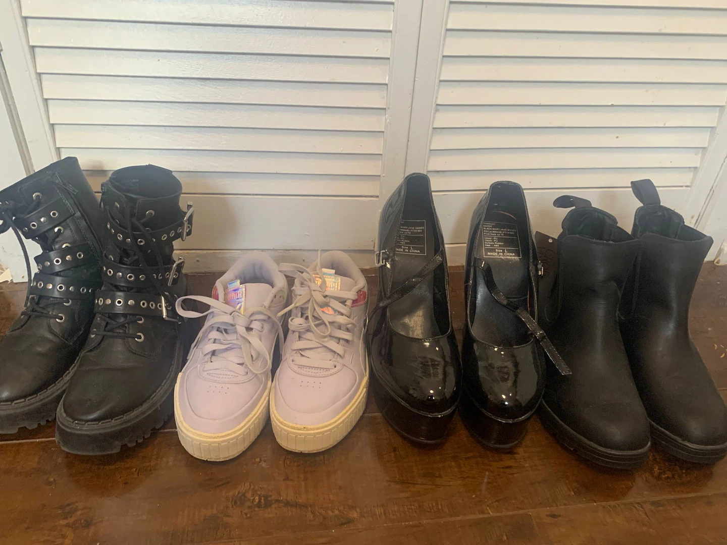 Bundle of women's footwear - photo 2