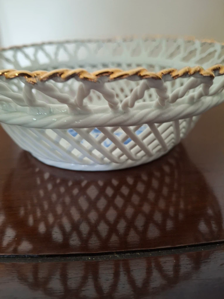 White lattice bowl with gold trim - photo 2