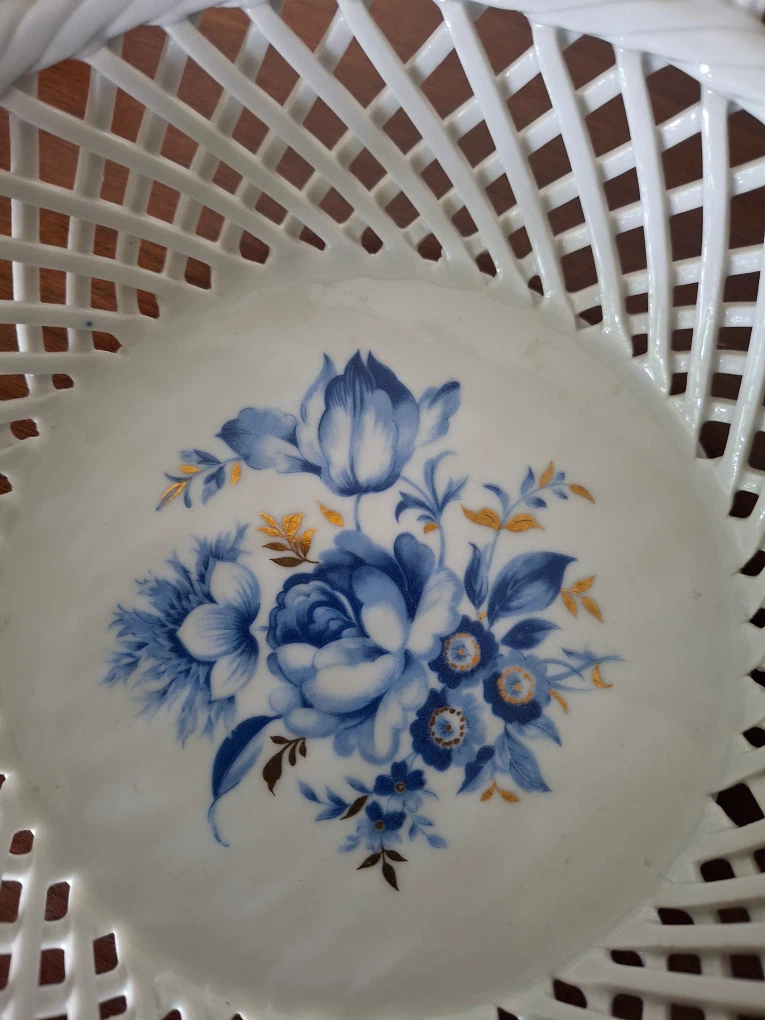 White lattice bowl with gold trim - photo 5