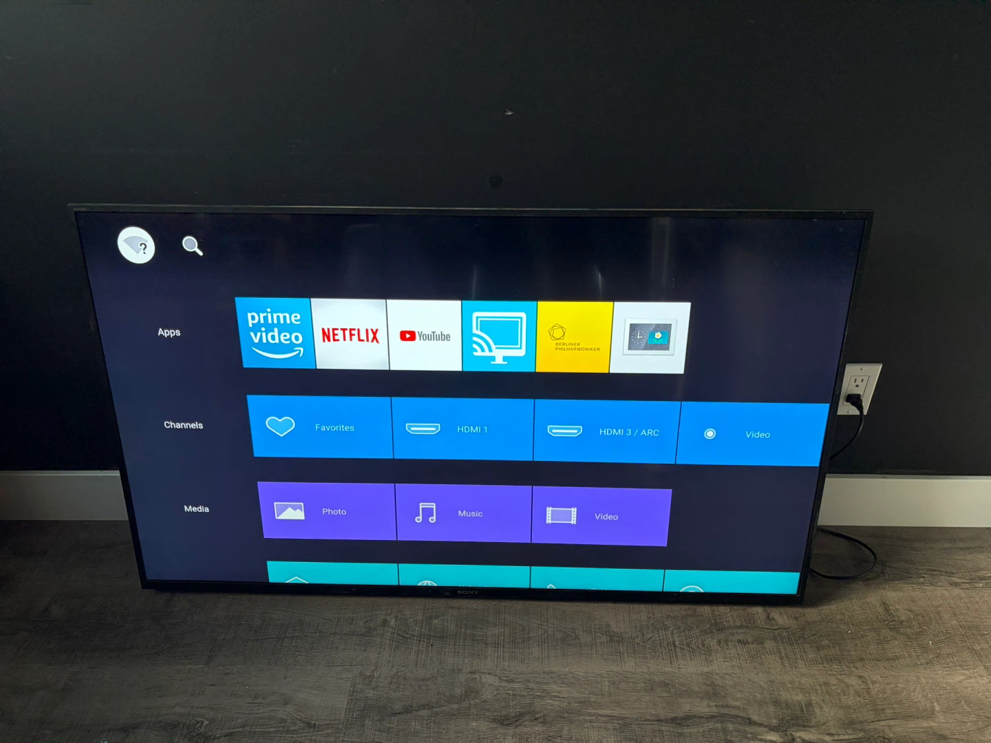 Sony 55 inch smart TV with mount to wall back set up