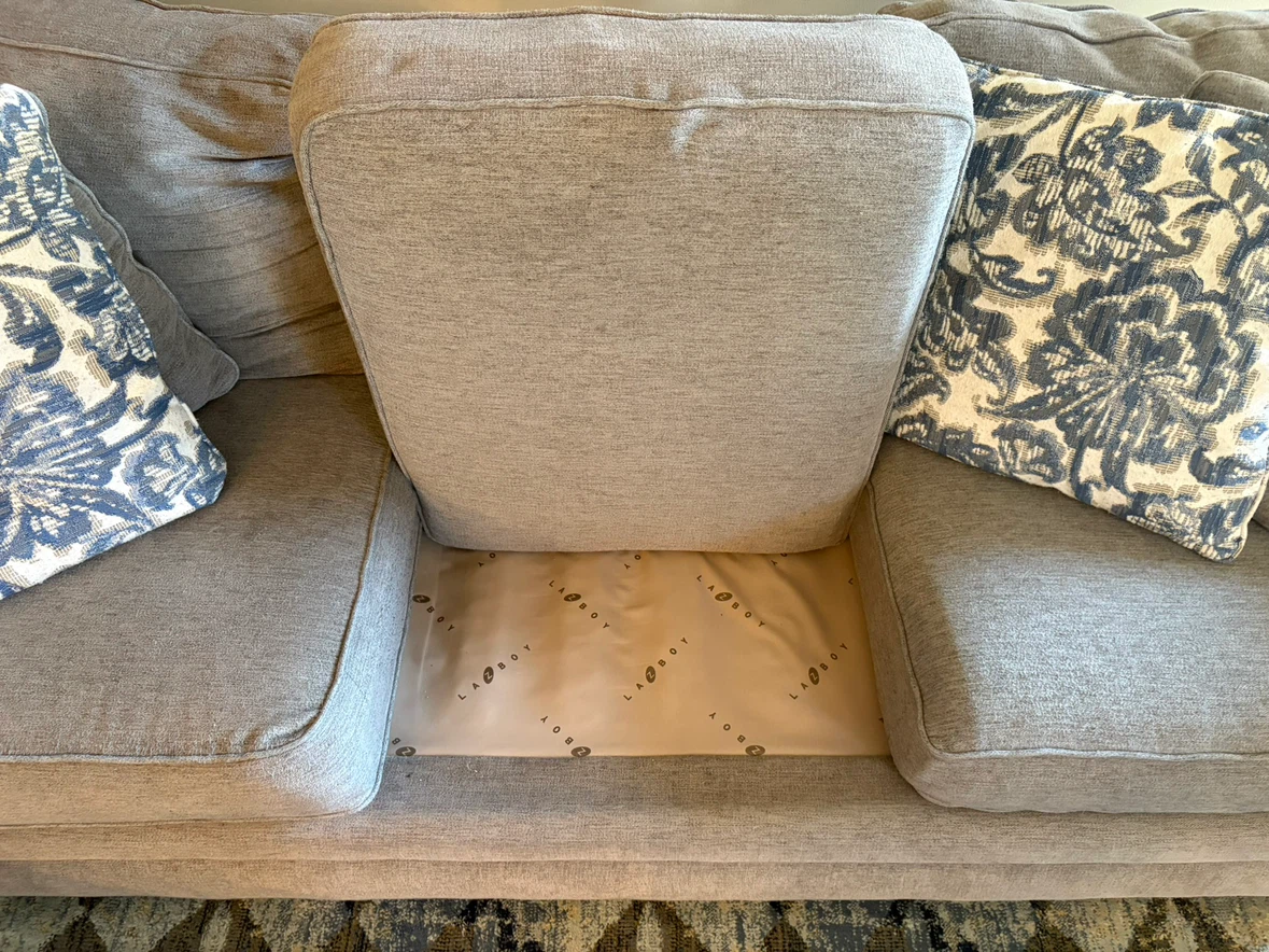 Couch - photo 4