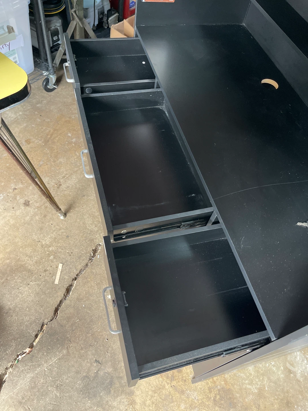 Modern Desk with locking drawers - photo 3