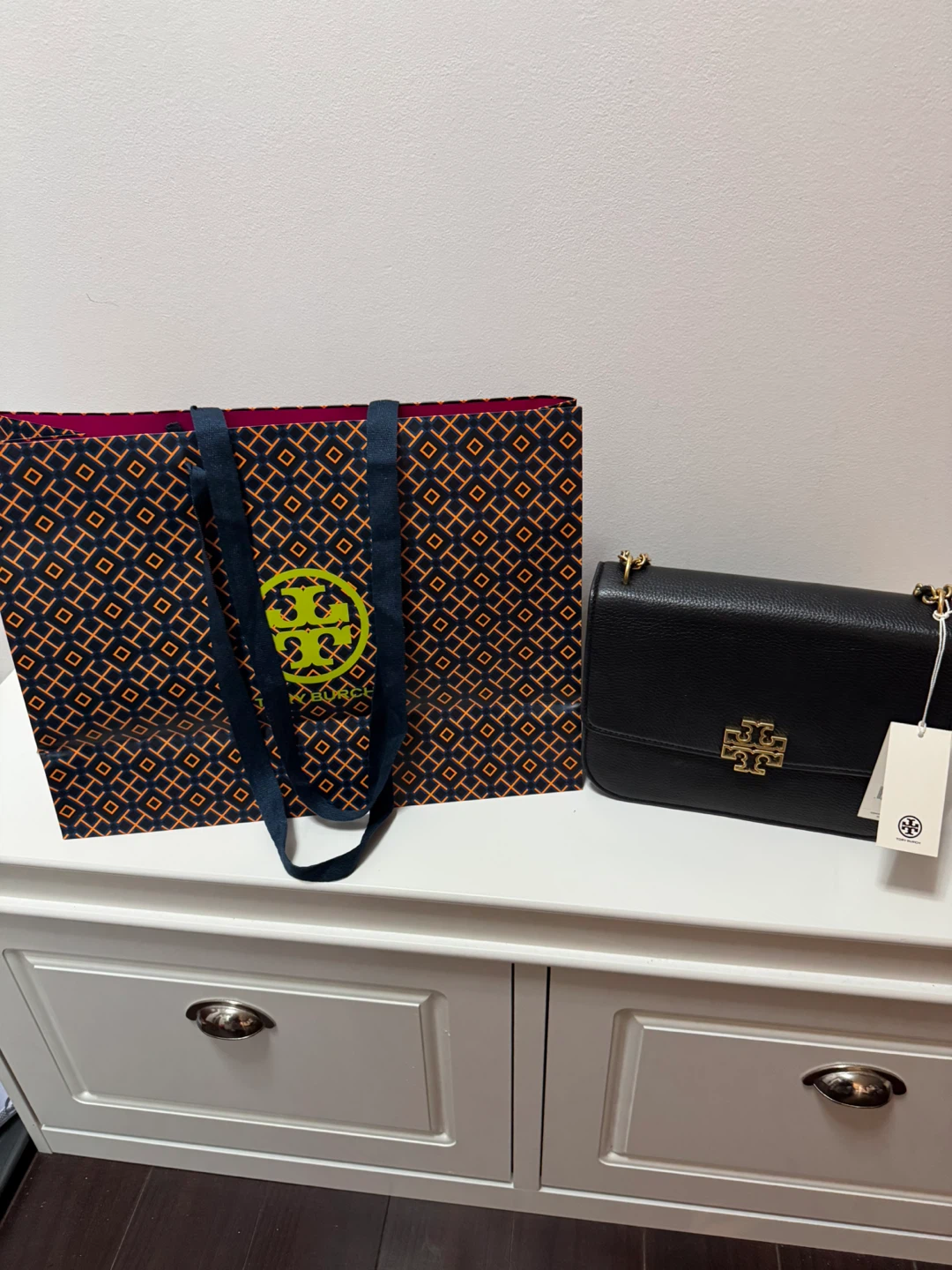 Authentic Tory Burch Britten Pebbled Adjustable Shoulder Bag - photo 2