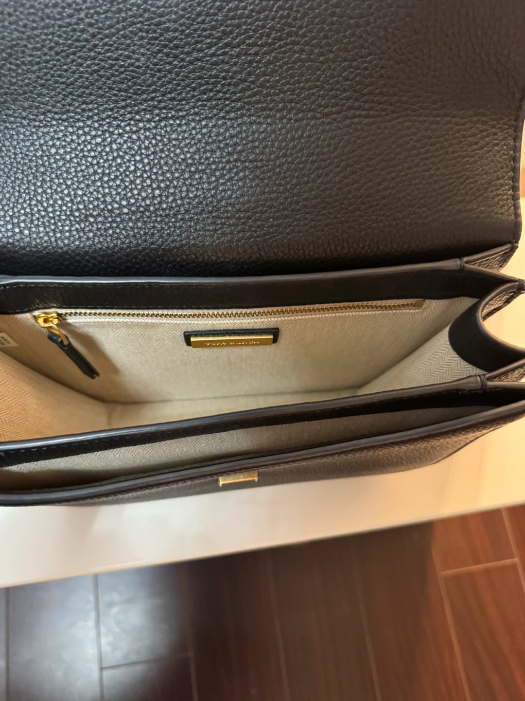 Authentic Tory Burch Britten Pebbled Adjustable Shoulder Bag - photo 5