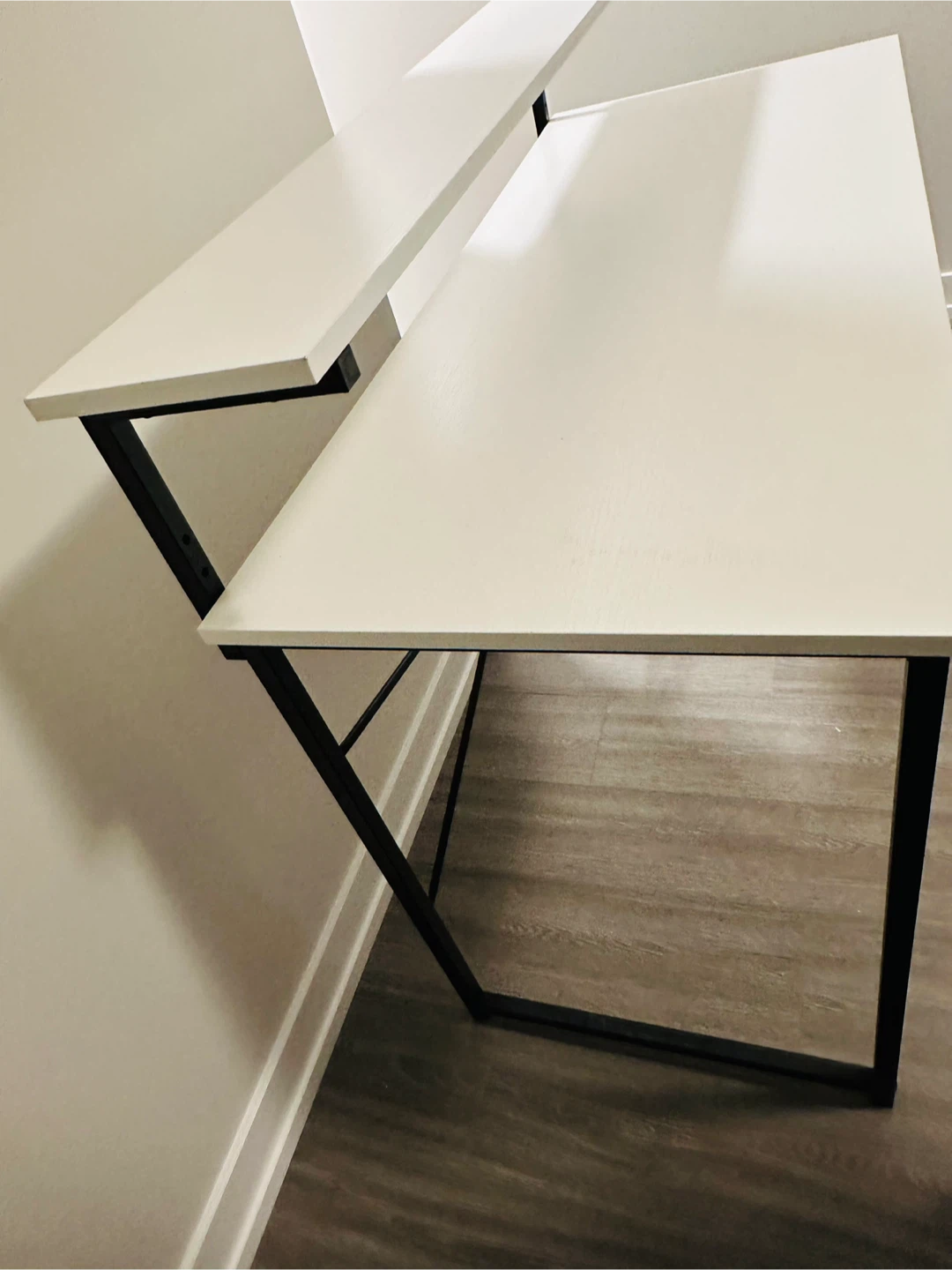 White computer desk with shelf - photo 3