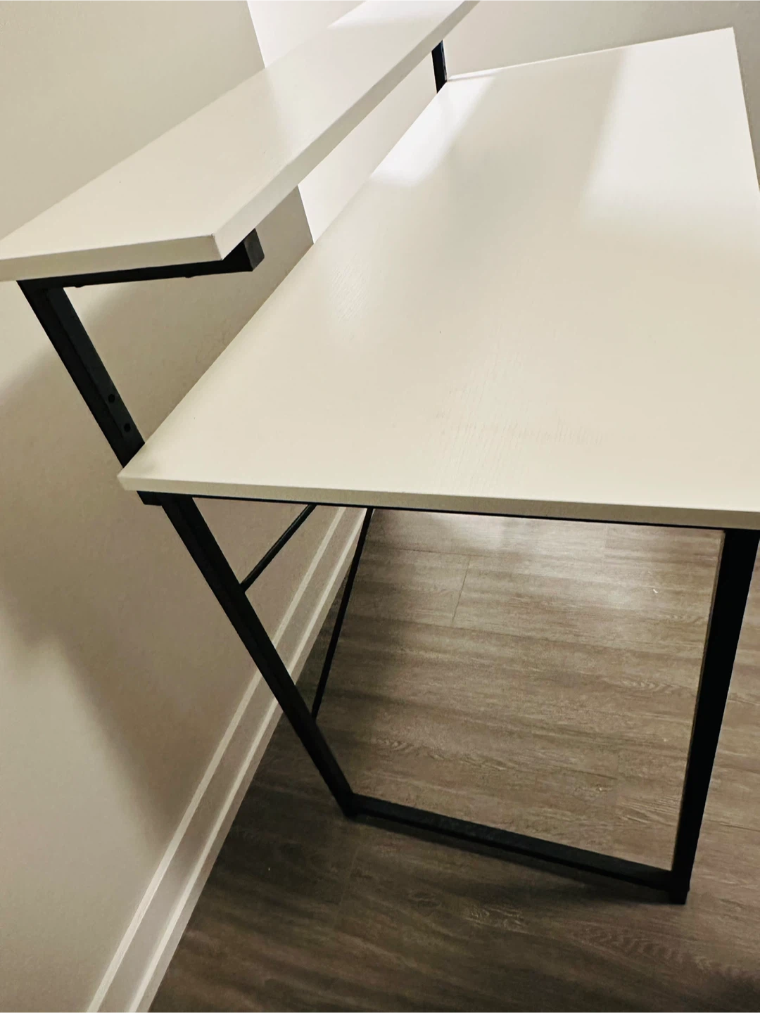 White computer desk with shelf - photo 4