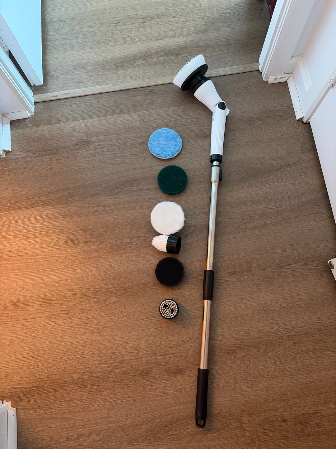 Electric cleaning brush with Extension Pole