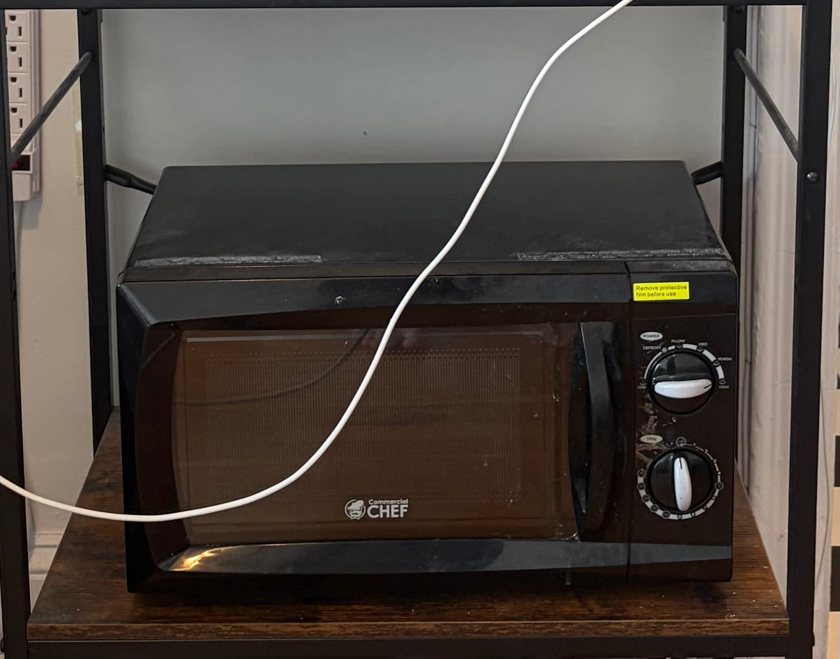 Commercial Chef 0.6 Cu. Ft. Countertop Microwave Oven