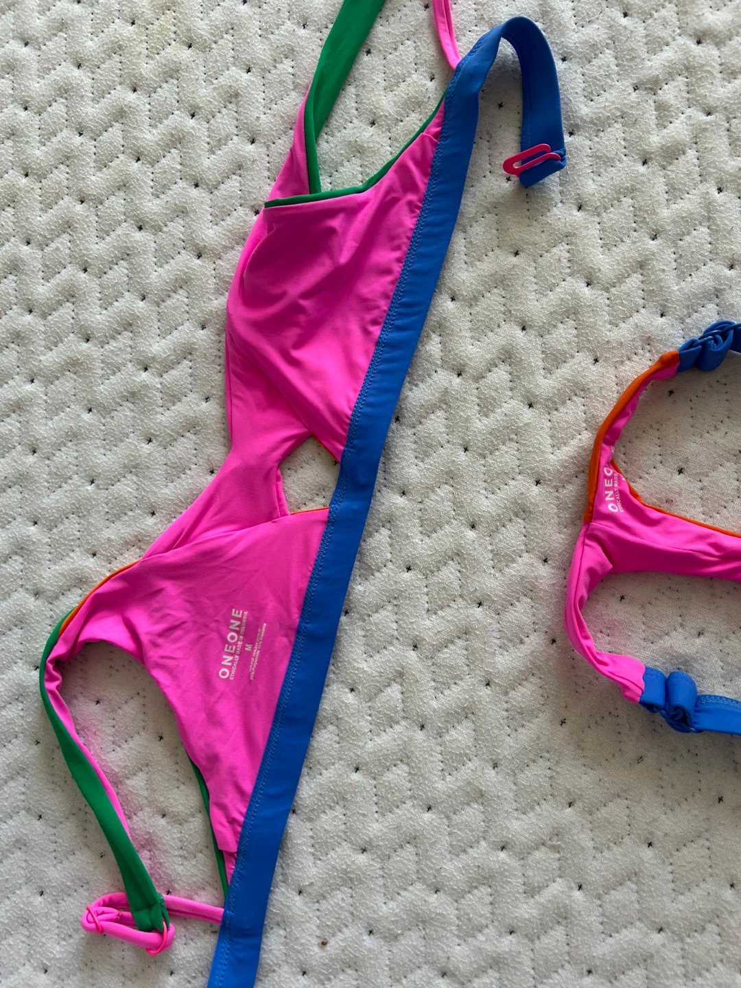 ONEONE swim colourblock triangle thong bikini - photo 4