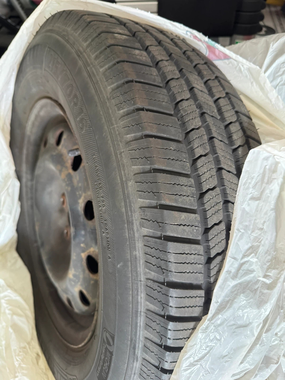 Michelin Radial X, 215/70R16, All-season Tires on Rims