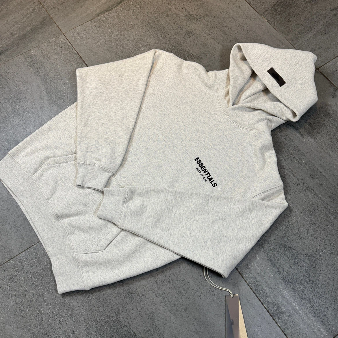 ESSENTIAL HOODIE