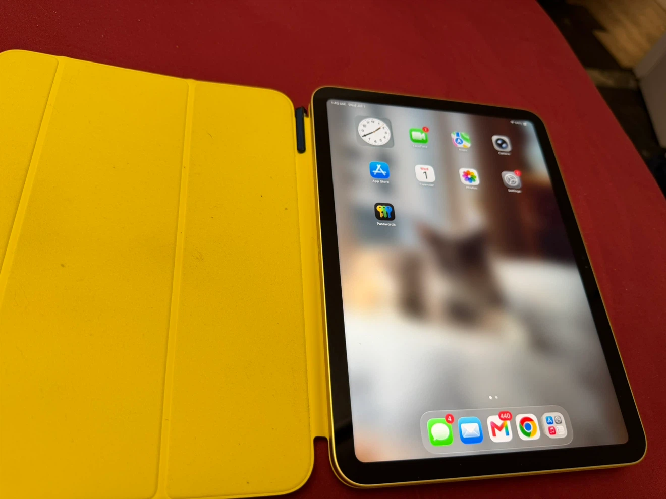 Apple iPad a16 with Yellow Case 256gb