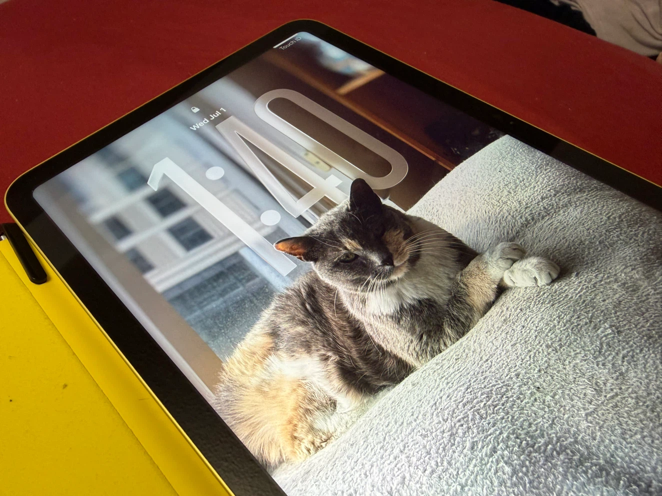 Apple iPad a16 with Yellow Case 256gb - photo 2